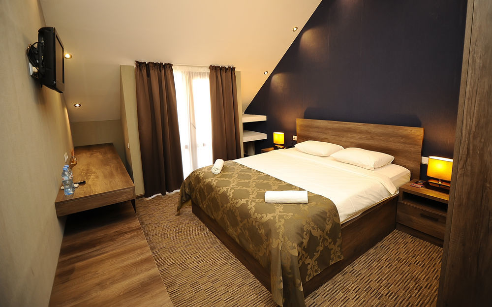 Evrika Apartments On Rustaveli Avenue Tbilisi ภายนอก รูปภาพ