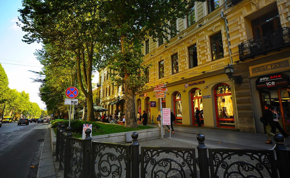 Evrika Apartments On Rustaveli Avenue Tbilisi ภายนอก รูปภาพ
